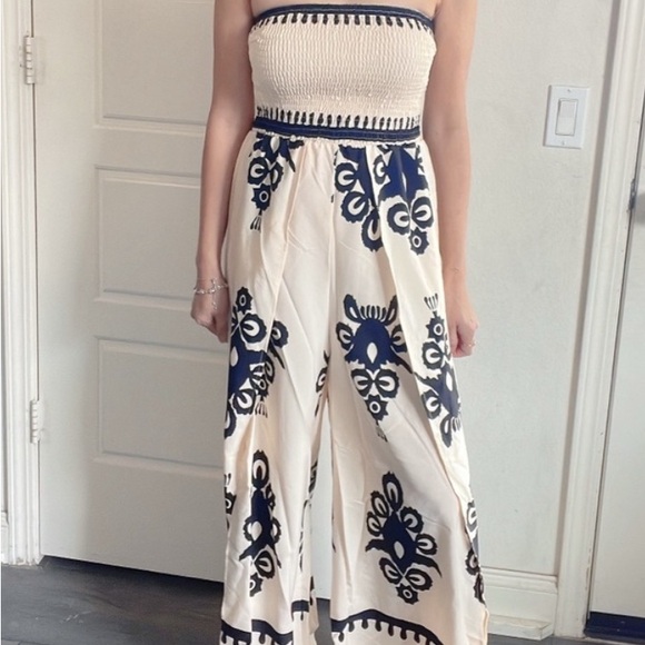 Boho Shirred Bodice Wide
BOUTIQUE
Leg Jumpsuit - Picture 4 of 9